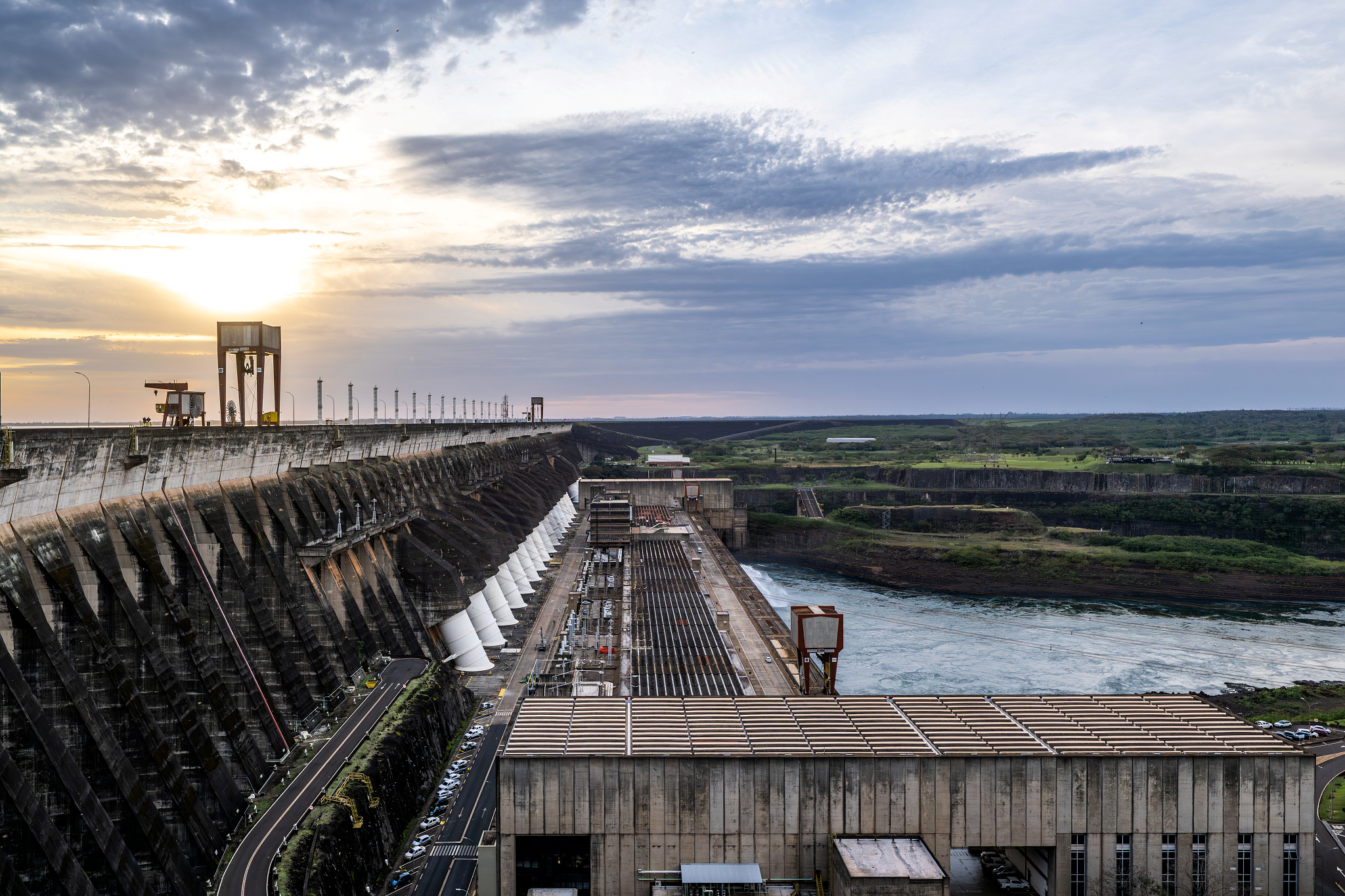 Itaipu negocia redução da tarifa de energia a partir de 2027 em revisão do Anexo C