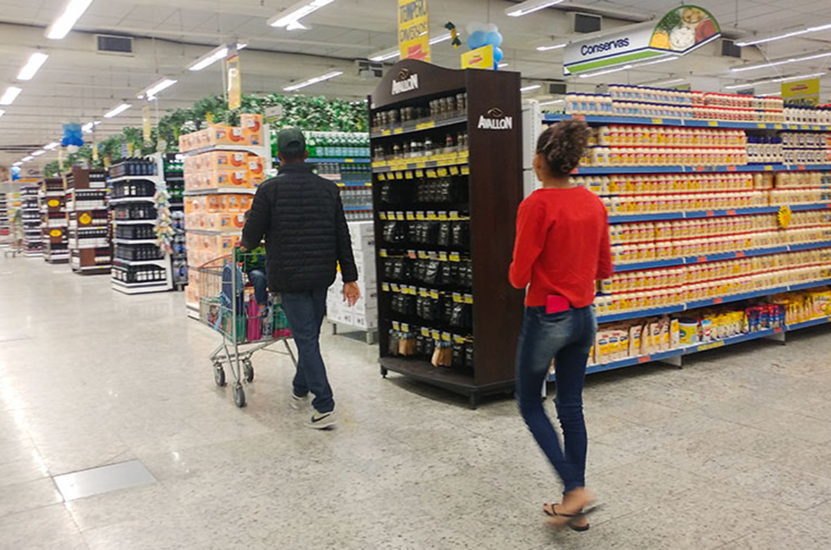 Varejo cresce 0,6% em fevereiro e renova recorde da série histórica