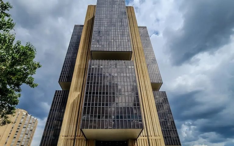 BC cria retenção de até 24 horas para operações com criptoativos