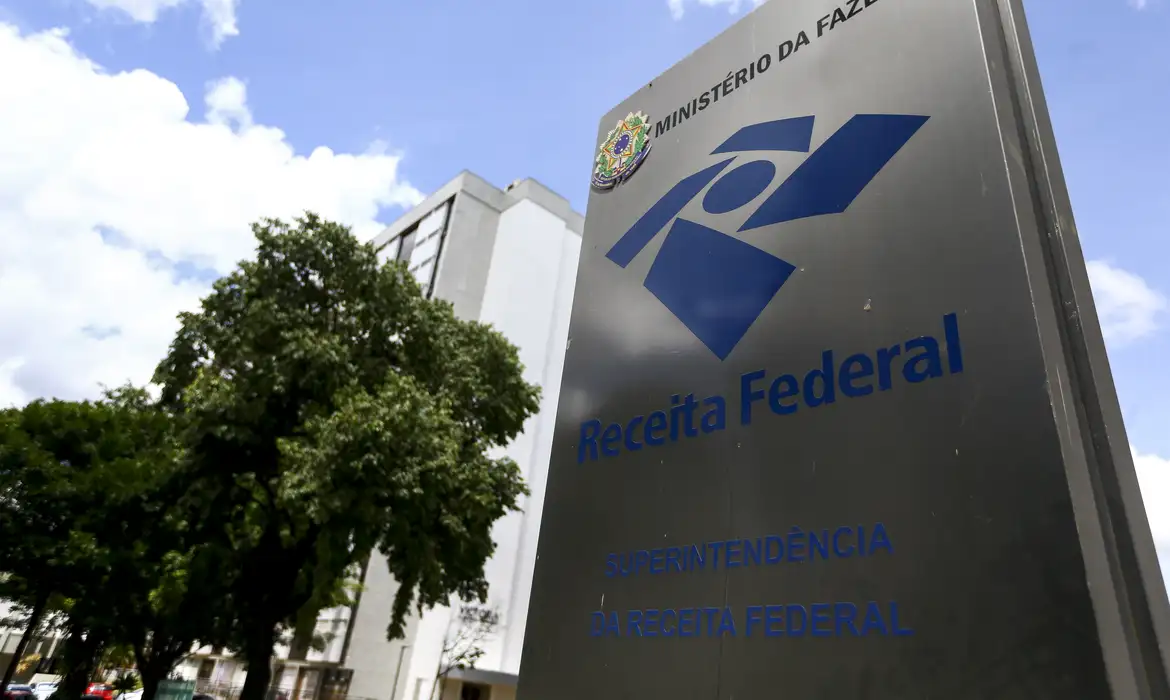 CBS e IBS passam a ser informados em parte das notas fiscais a partir desta segunda-feira