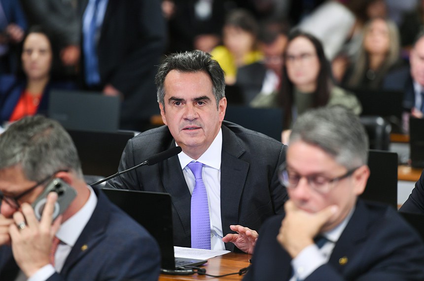 PF faz operação e mira senador Ciro Nogueira