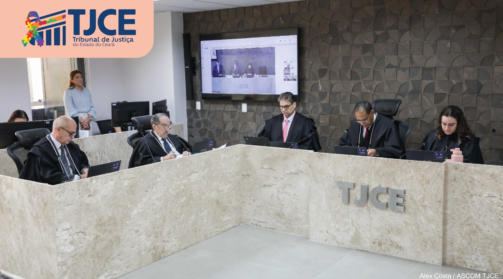 TJCE suspende descontos de empréstimos consignados em benefício de adolescente com TEA