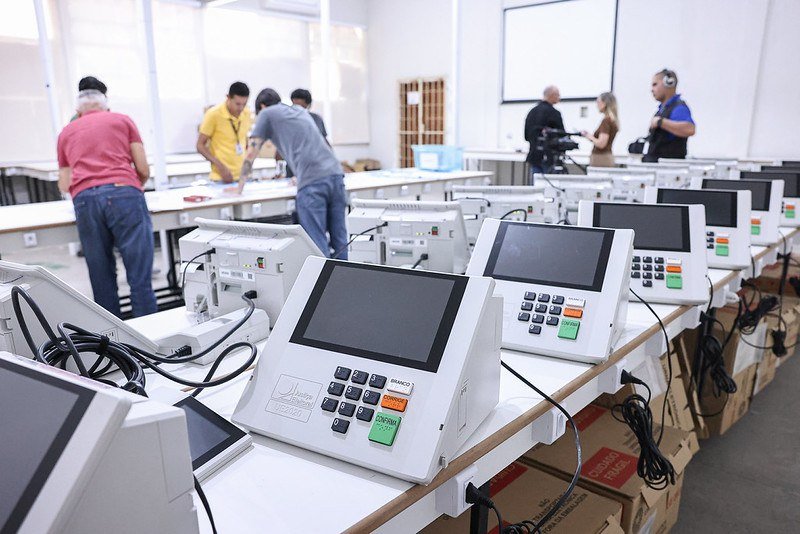 Dez anos depois, a régua eleitoral mudou e a dúvida permanece