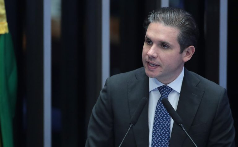 Câmara reage à alta dos combustíveis e admite ação diante de impacto no Brasil