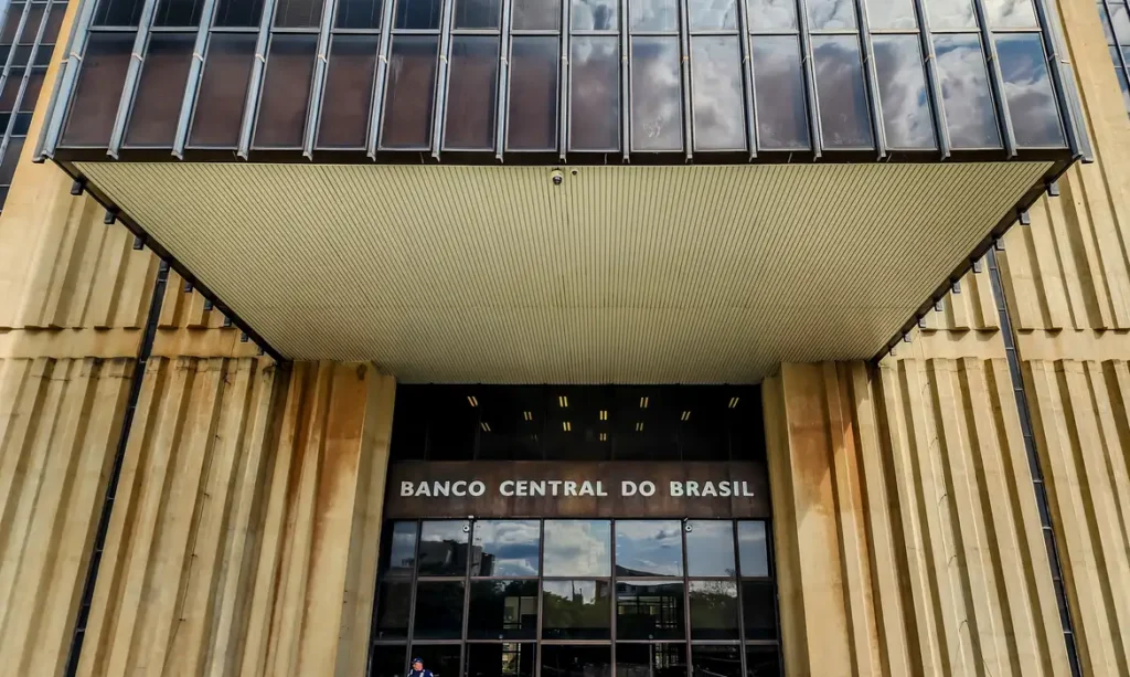 Mercado reduz projeção de inflação para 2025 e mantém Selic, aponta boletim Focus