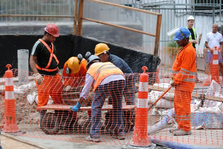 Desemprego volta a subir e mais de 890 mil brasileiros entram na fila por trabalho no 1º trimestre