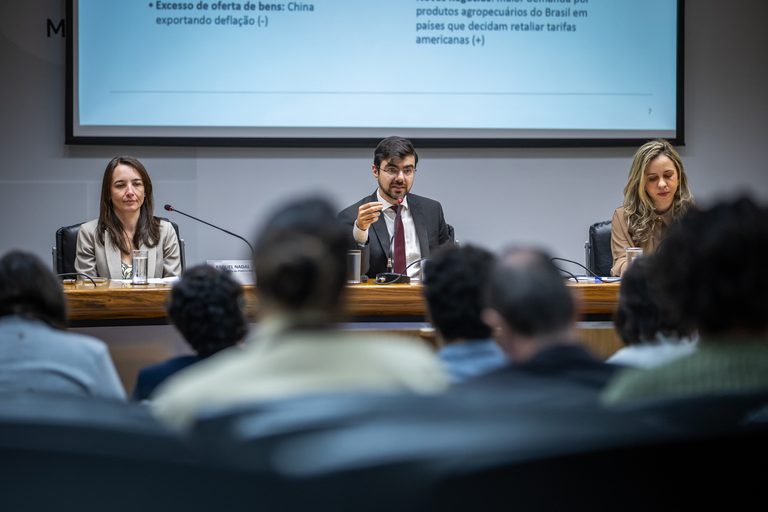 Governo eleva projeção do PIB para 2025 e prevê inflação mais controlada até o fim do ano