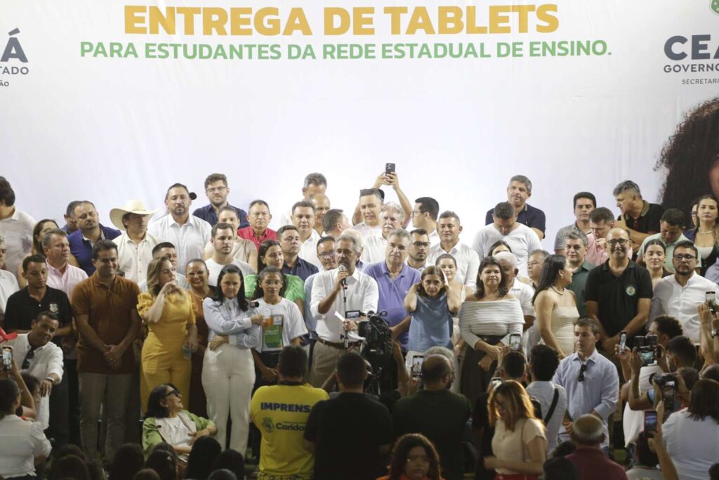 Entrega de tablets em Caridade contrasta com insegurança e ataques a provedores de internet