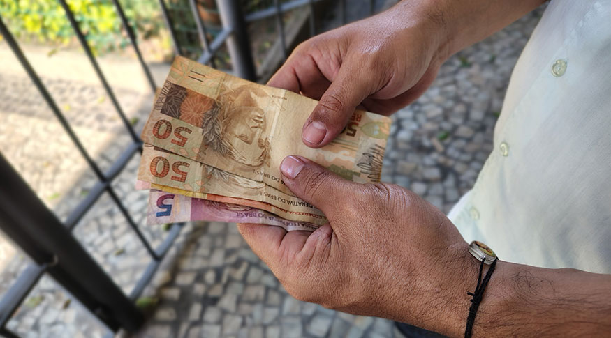 Rendimento domiciliar per capita atinge recorde em 2024, mas desigualdades regionais persistem