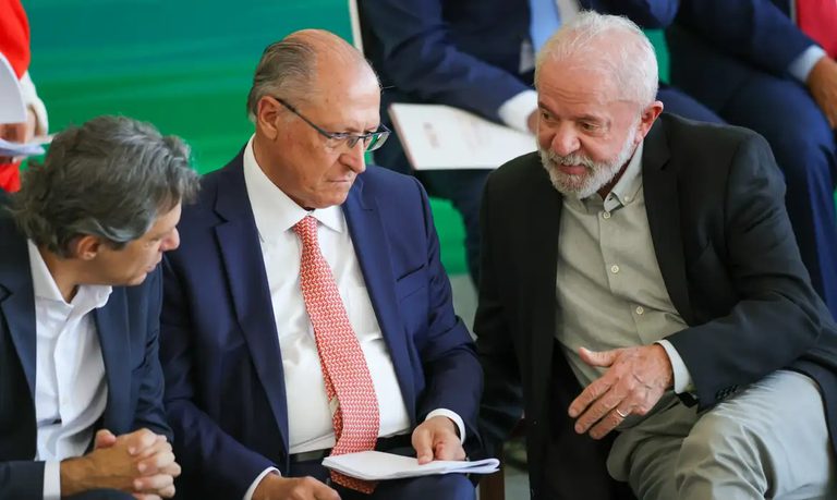 Governo cria comitê interministerial para reagir ao tarifaço dos EUA e proteger economia brasileira