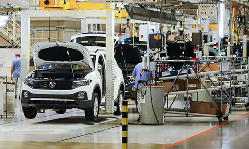 Produção industrial recua 0,5% em maio e intensifica perda registrada em abril, aponta IBGE