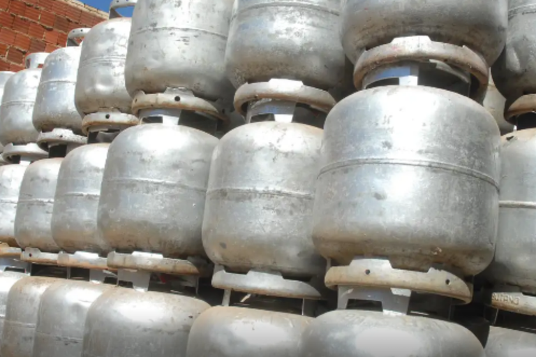 Auxílio Gás de R$ 108 começa a ser pago a 5,13 milhões de famílias em agosto