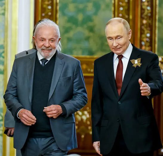Putin liga para Lula e relata encontro com Trump no Alasca; brasileiro reforça apoio a solução pacífica