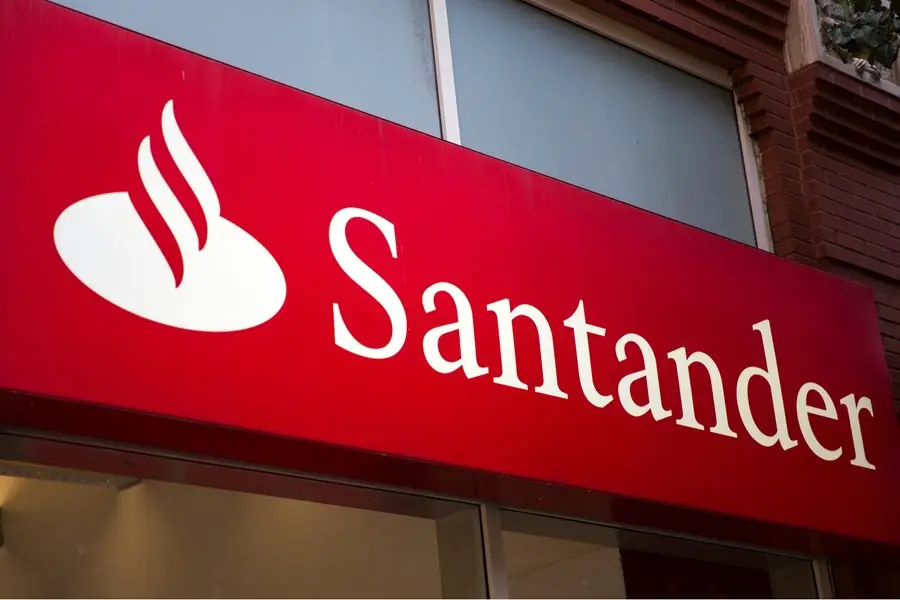Santander Brasil (SANB11) entrega R$ 4,0 bi no 3T25 e ROAE de 17,5%
